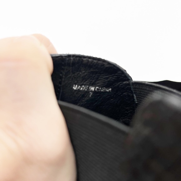 J/Slides Black Faux Reptile Pull On Pointed Toe Chelsea Boot Sneakers Size 7 - Picture 4 of 7